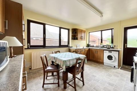 15 Cotswold Drive, Waltham, Grimsby, DN37 0EA