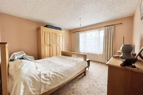 15 Cotswold Drive, Waltham, Grimsby, DN37 0EA