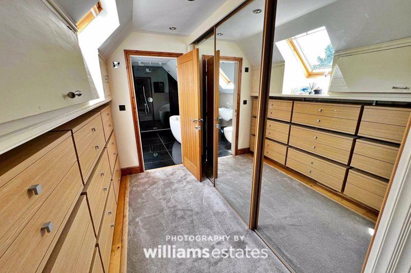 Walk-in Wardrobe