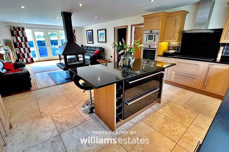 Kitchen/Dining Area