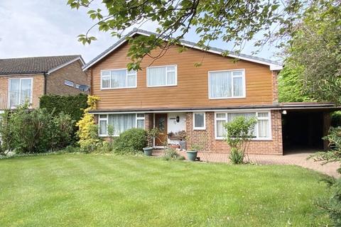 17 Scott Close, Farnham Common, Slough, SL2 3HT