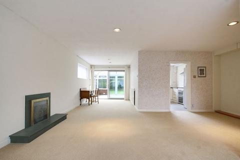 17 Scott Close, Farnham Common, Slough, SL2 3HT