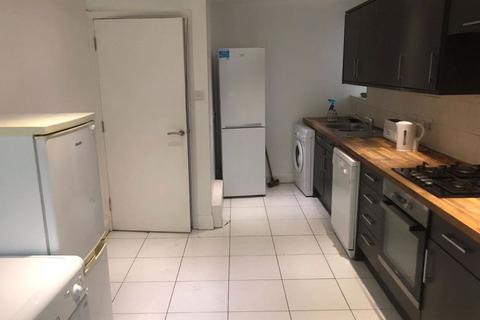 60 The Vale, London, NW11 8SJ