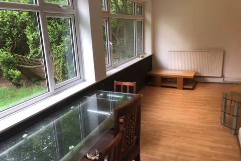60 The Vale, London, NW11 8SJ