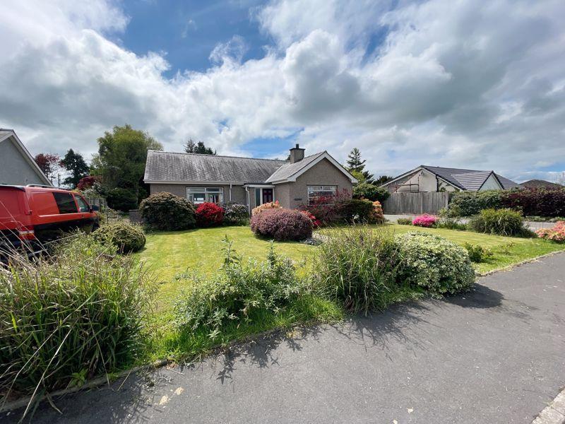 Llangefni, Isle of Anglesey 4 bed detached bungalow £365,000