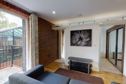 Studio to rent - Major Draper Street, London, SE18