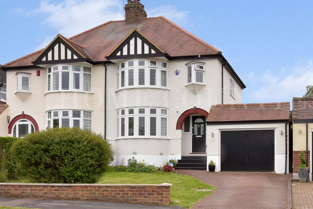 Strafford Gate, Potters Bar, EN6 3 bed semidetached house £785,000