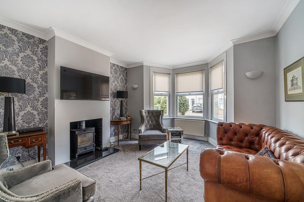 Pope Road, Bromley, BR2 3 bed semidetached house £2,500 pcm (£577 pw)