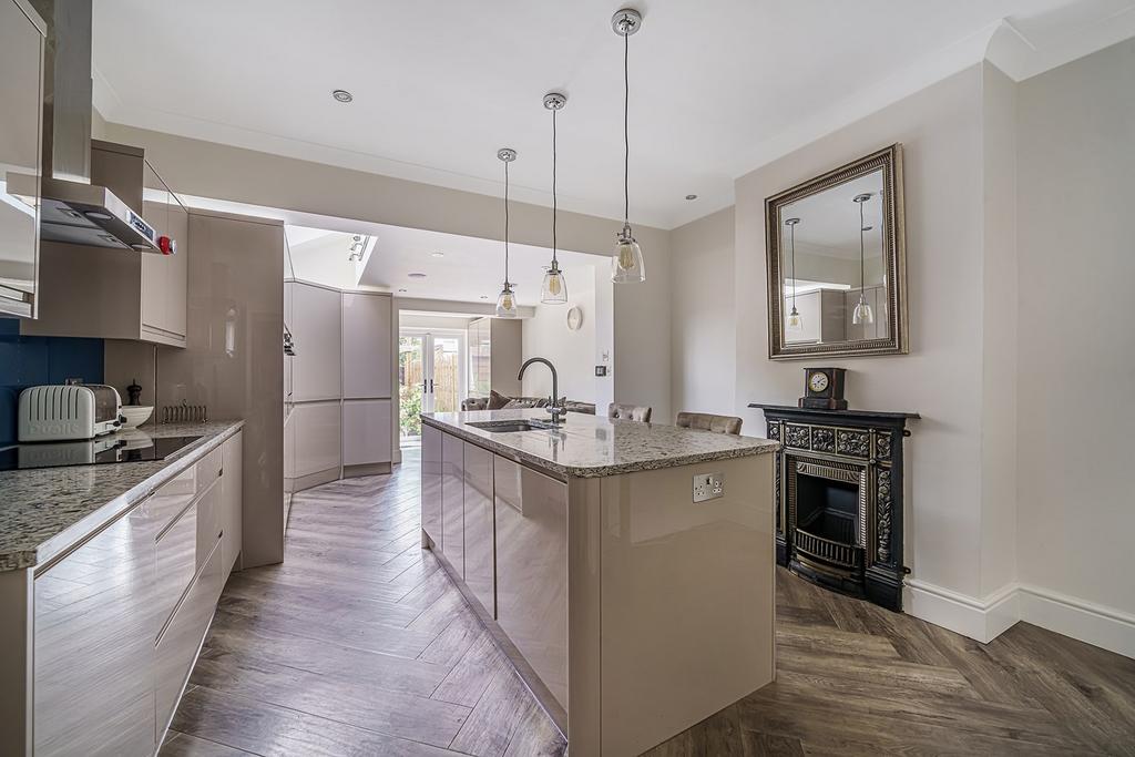Pope Road, Bromley, BR2 3 bed semidetached house £2,500 pcm (£577 pw)