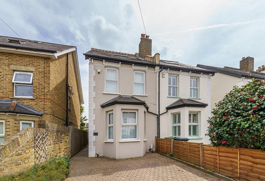Pope Road, Bromley, BR2 3 bed semidetached house £2,500 pcm (£577 pw)