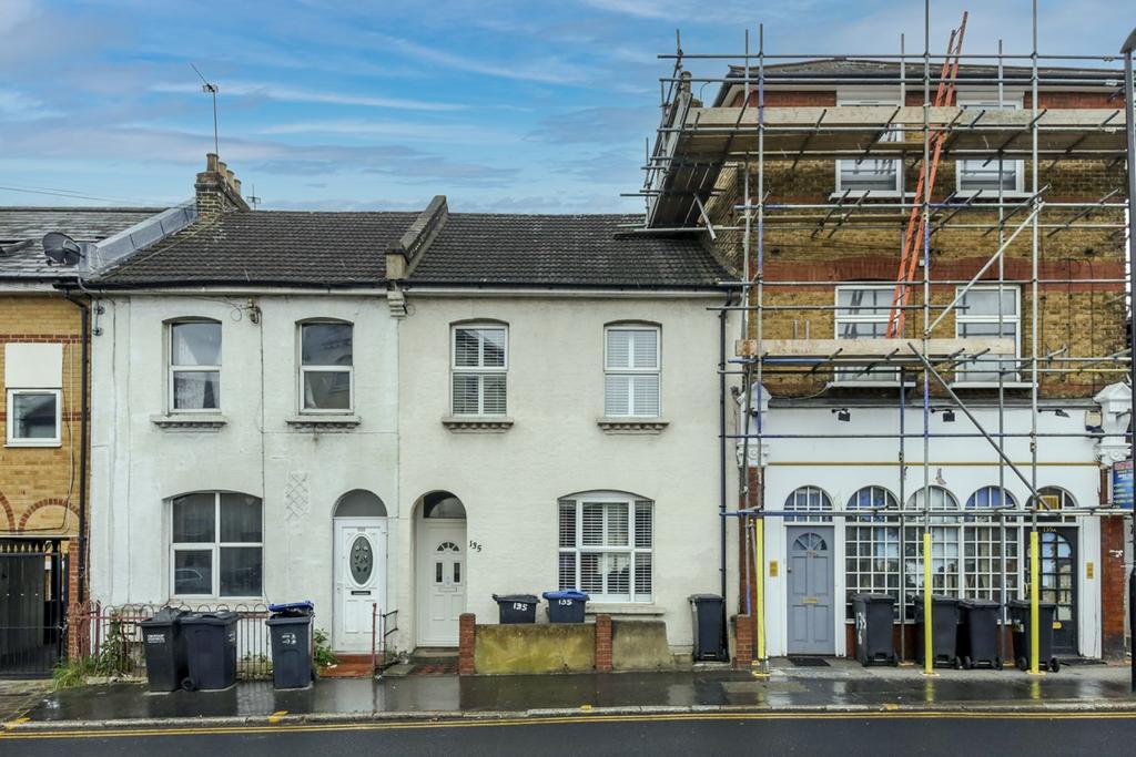 Clifton Road, London, SE25 2 bed terraced house £400,000