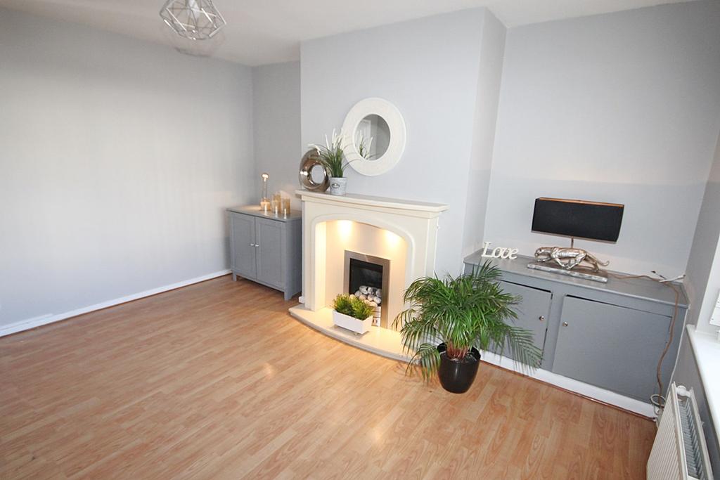 Alder Lane, Warrington, WA2 2 bed terraced house £725 pcm (£167 pw)