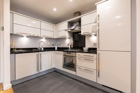 2 bedroom apartment to rent, Hampton Court Mews, East Molesey