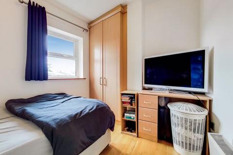 2 bedroom apartment to rent - Queenstown Road, Battersea, SW8