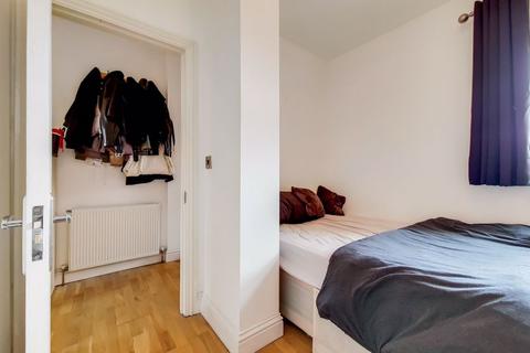 2 bedroom apartment to rent - Queenstown Road, Battersea, SW8