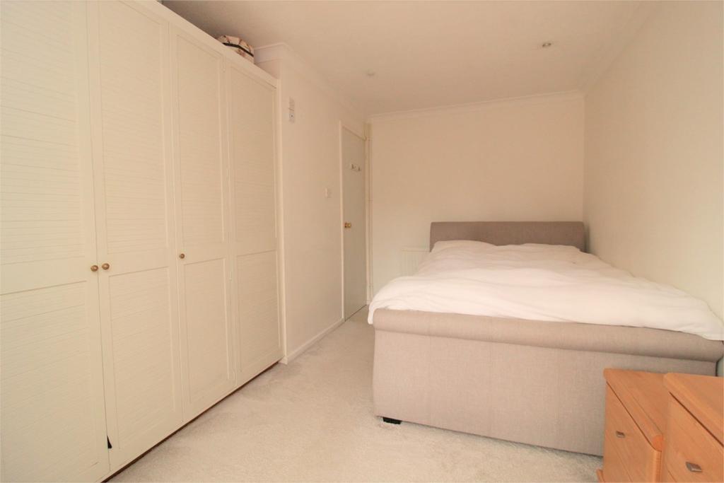 Barley Close, HERNE BAY, CT6 2 bed semidetached bungalow £280,000