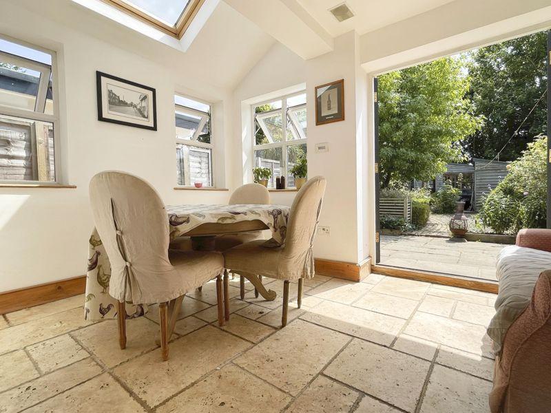 Swindon Road, Horsham 4 bed semidetached house £500,000