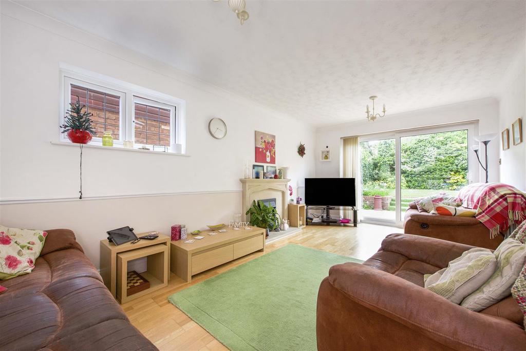 Tudor Manor Gardens, Watford 4 bed detached house £790,000
