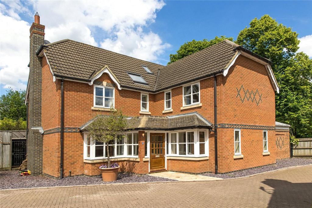 Wessex Close, Thames Ditton, Surrey, KT7 6 bed detached house for sale