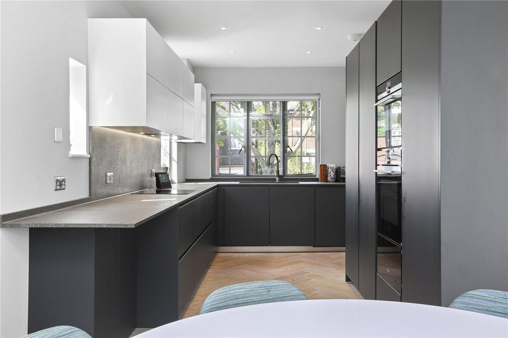 Brim Hill, Hampstead Garden Suburb, London, N2 4 bed detached house £4,767 pcm (£1,100 pw)