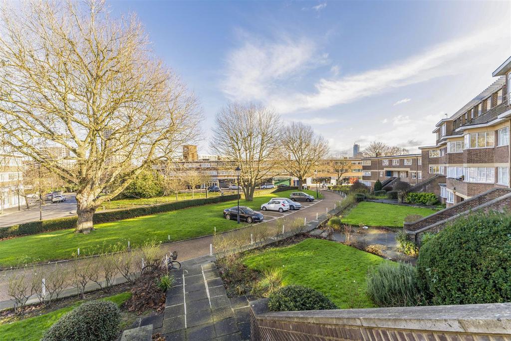 Hanger Court, Ealing, W5 2 bed flat £1,750 pcm (£404 pw)