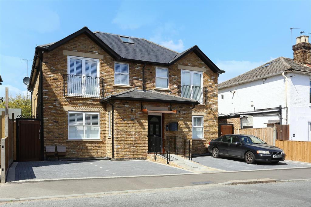 16 Mill Lane, Carshalton 2 bed apartment £1,650 pcm (£381 pw)