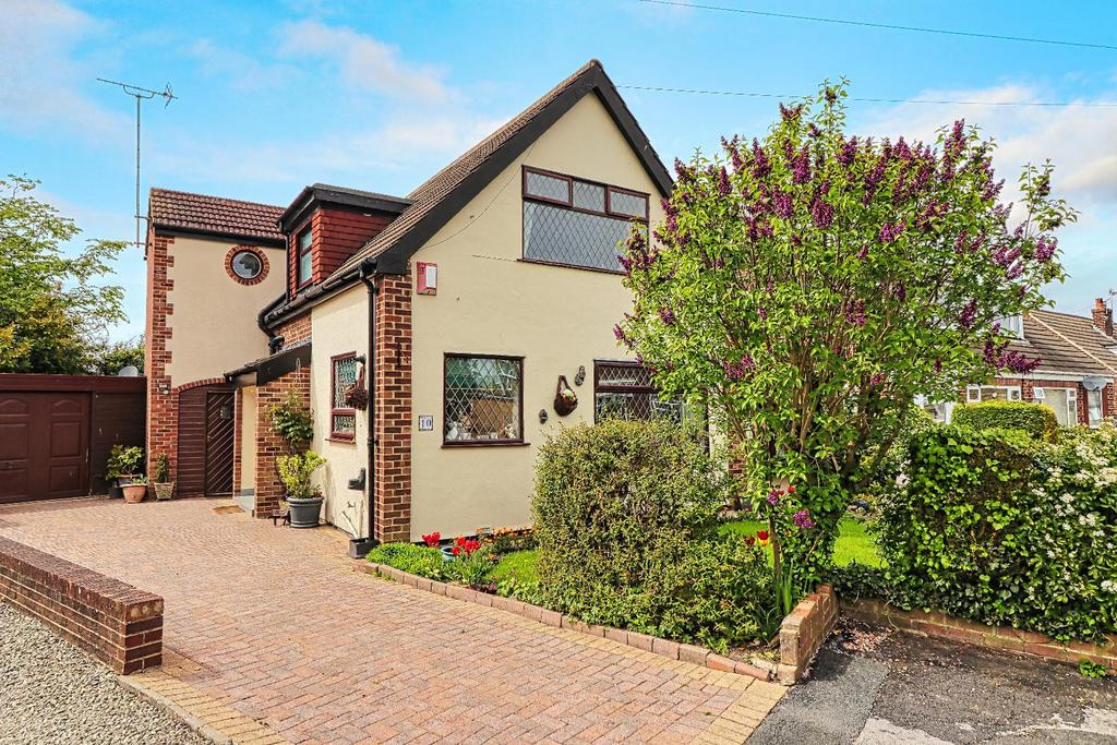 Wheatfield Court Pudsey 3 bed detached house £425 000