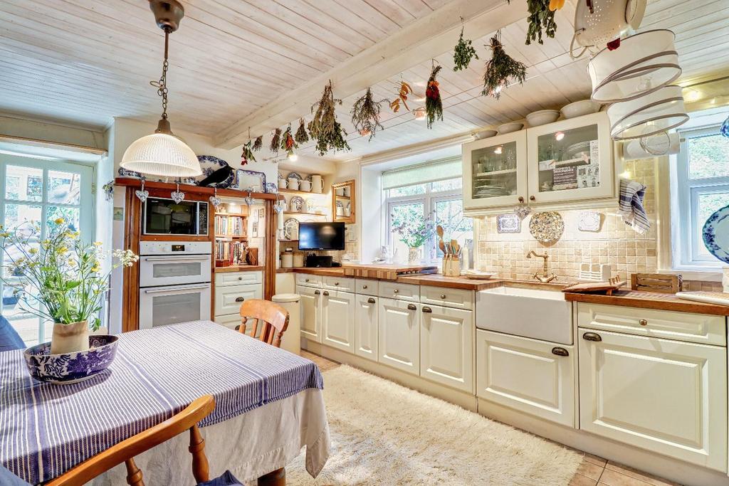 Dining kitchen