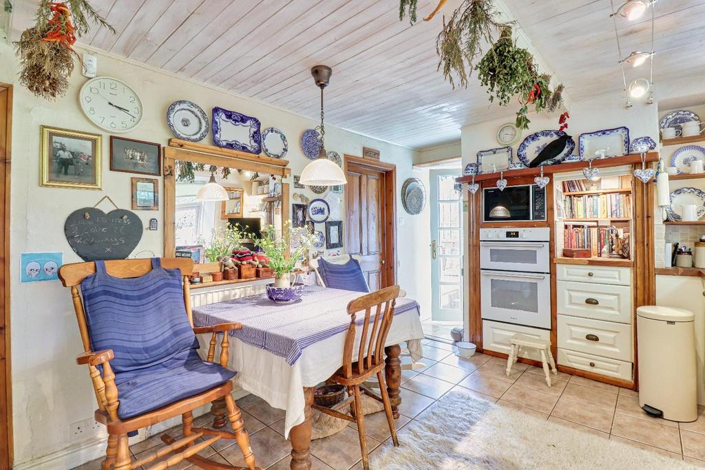 Dining kitchen