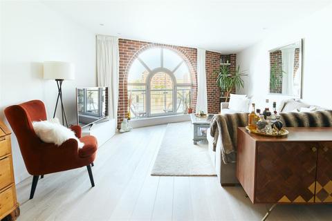 2 bedroom flat to rent - Plantation Wharf, Battersea, SW11