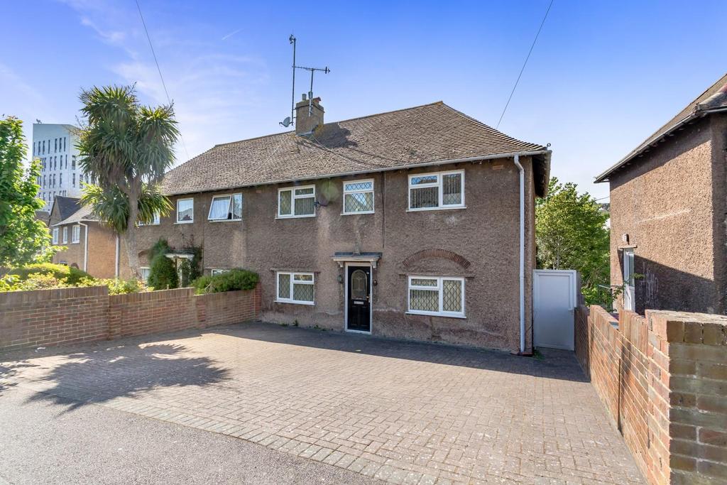 Southall Avenue, Brighton 3 bed semidetached house £400,000