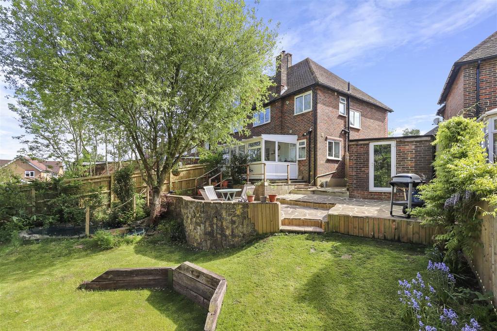 Hawkswood Drive, Hailsham 3 bed semidetached house £335,000