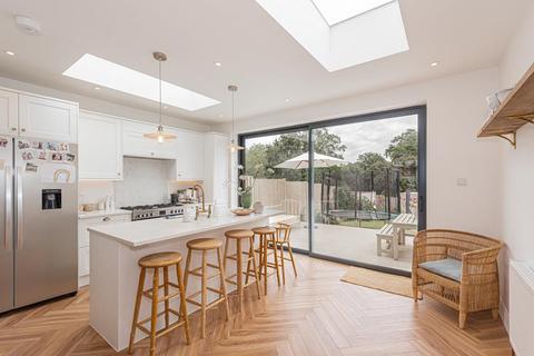 141 Bridgewood Road, Worcester Park, KT4 8XT