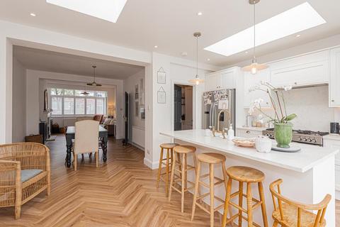 141 Bridgewood Road, Worcester Park, KT4 8XT
