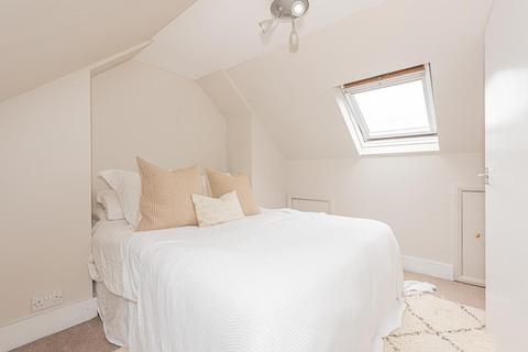 141 Bridgewood Road, Worcester Park, KT4 8XT
