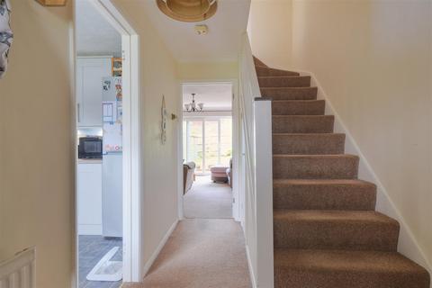 45 Mistley Close, Bexhill-on-sea, TN40 2TD