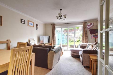 45 Mistley Close, Bexhill-on-sea, TN40 2TD