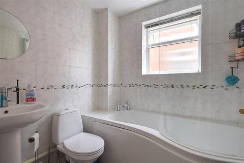 45 Mistley Close, Bexhill-on-sea, TN40 2TD