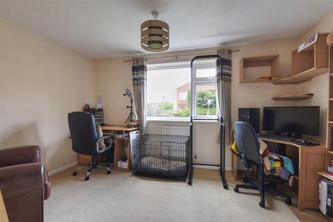 45 Mistley Close, Bexhill-on-sea, TN40 2TD