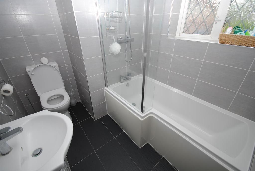 7barrowbyroadbathroom.JPG