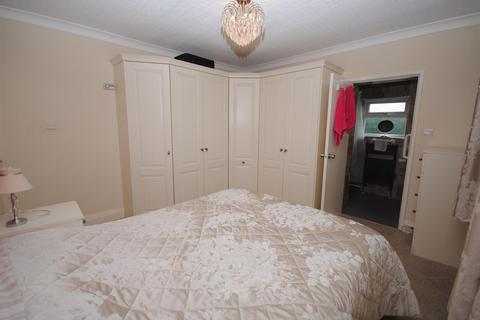 7 Barrowby Road, Leeds, LS15 8QL