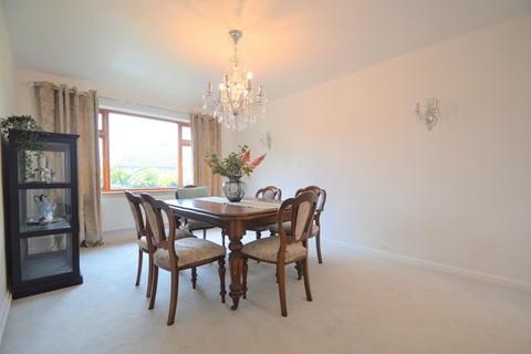 4 bedroom detached house for sale - Maplin Way, Southend-On-Sea