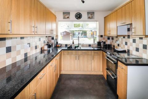 19 Wenlock Way, Nuneaton, CV10 8QL