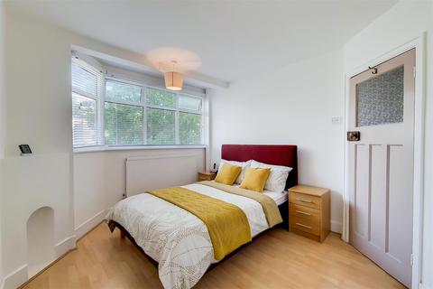 2 bedroom flat for sale - Tudor Court, London