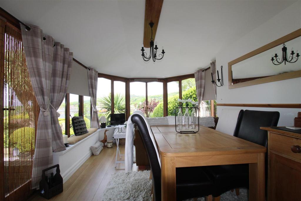 Kensington Drive, Horwich, Bolton 3 bed detached house £335,000