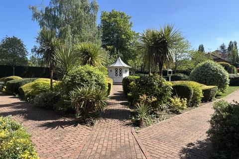 Flat 20, Booths Court Poplar Drive, Hutton, Brentwood, CM13 1YY