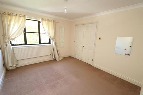 Flat 20, Booths Court Poplar Drive, Hutton, Brentwood, CM13 1YY