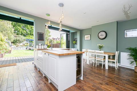 3 bedroom end of terrace house for sale - Buxton Road, London