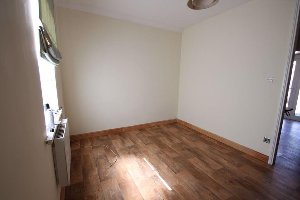 Yarborough Road, East Cowes 1 bed house £675 pcm (£156 pw)