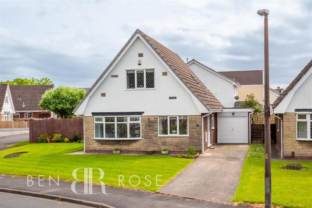 Moss Side Way, Leyland 3 bed detached house £250,000